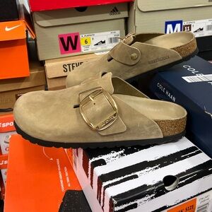 🔥shoe/sneakers will be shown during my live show today/ AVAILABLE FOR PURCHASE